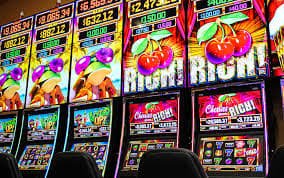 Slot game bonus round triggering a big payout on jljl1